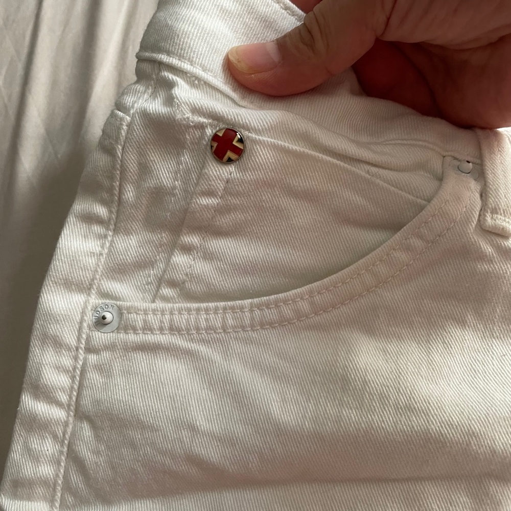 Hudson used white shorts